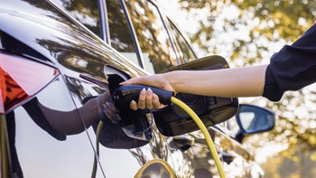 hoe elektrische auto opladen
